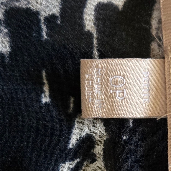 Banana Republic Black and White Patterned Blouse - Picture 7 of 7